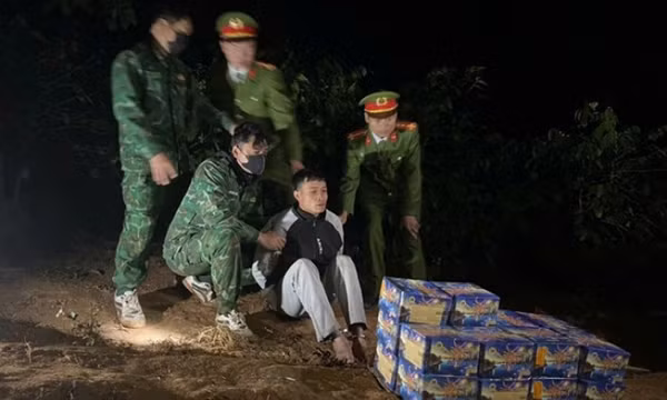 Giáp Tết, nam thanh niên bị bắt khi vác pháo qua biên giới