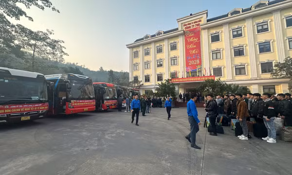 Tổng Công ty Đông Bắc bố trí 52 chuyến xe đưa công nhân về quê dịp Tết 