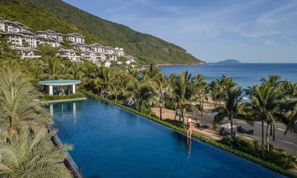 Capella Hanoi, InterContinental Danang Sun Peninsula Resort được vinh danh
