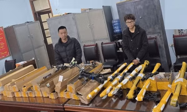 Rao bán vũ khí trên mạng xã hội, 2 thanh niên ở Hà Nội sa lưới