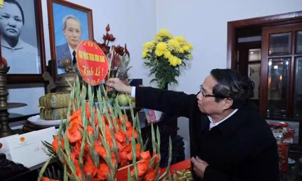 Thủ tướng Phạm Minh Chính dâng hương cố Thủ tướng Phạm Văn Đồng