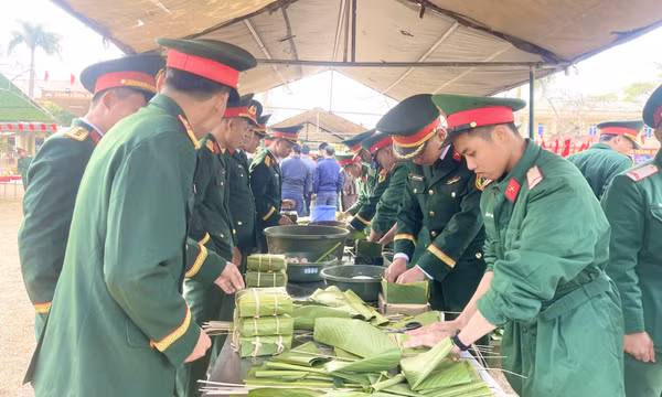 Trung đoàn 43 tổ chức chương trình “Xuân biên cương - Tết thắm tình quân dân”