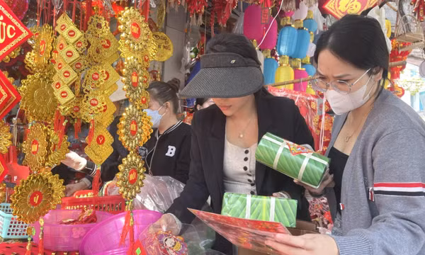 Sôi động thị trường trang trí Tết