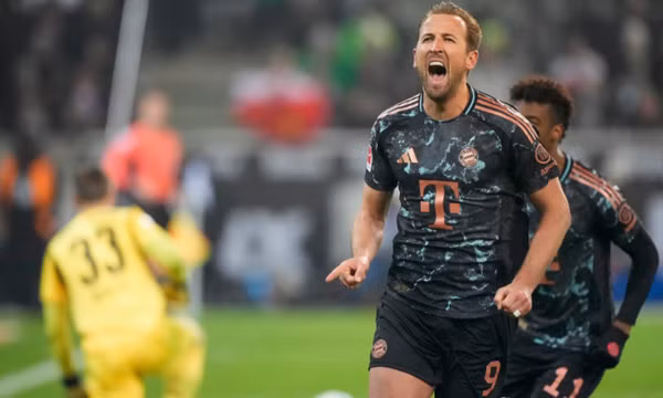 Kane giúp Bayern vững đỉnh bảng Bundesliga