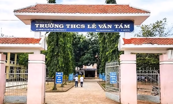 Cách chức hiệu trưởng bỏ trường cả tháng không đến làm việc