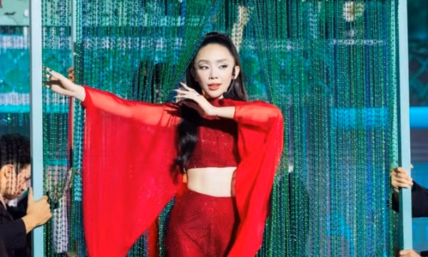 Tóc Tiên là chị đẹp chắc suất vào chung kết Chị đẹp đạp gió