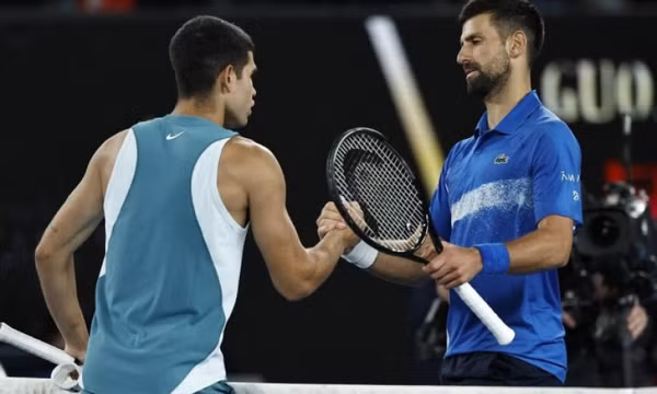 Djokovic hạ Alcaraz ở tứ kết Australia Mở rộng