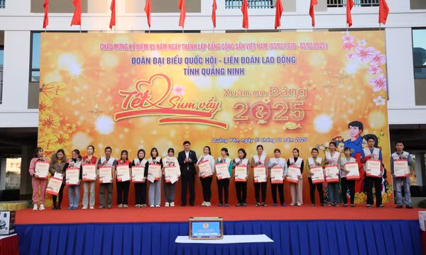 Đại biểu Quốc hội Vũ Hồng Thanh dự chương trình “Tết Sum vầy- Xuân ơn Đảng” tại KCN Đông Mai