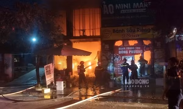 Cháy lớn ở TP Thái Nguyên, một siêu thị mini bị thiêu rụi