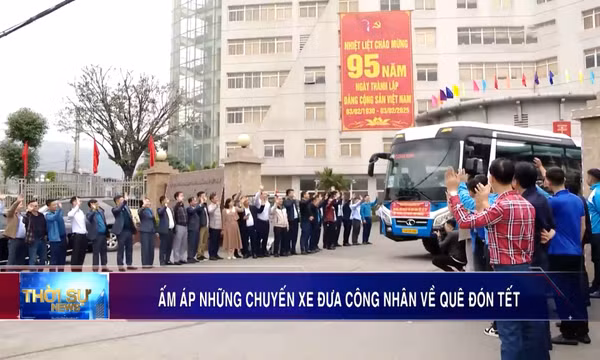 Ấm áp những chuyến xe đưa công nhân về quê đón Tết
