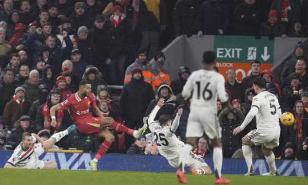 Liverpool thoát thua Man Utd