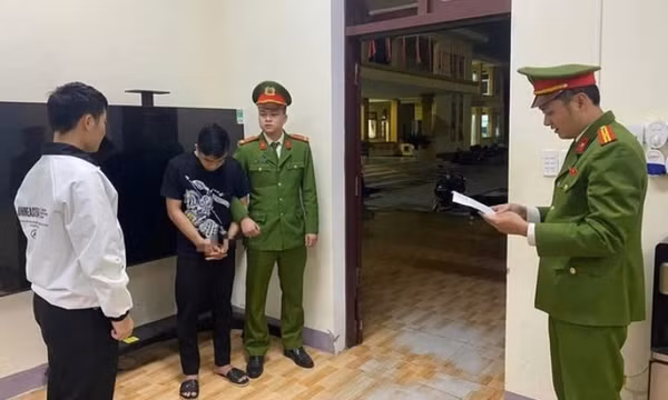 Đột nhập nhà dân trộm ô tô rồi... lái đi đón bạn gái