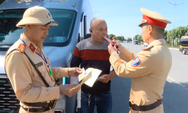 Tăng cường quản lý xe khách dịp cuối năm 