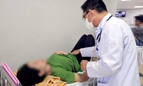 TP.HCM: 42 người ở phường Phú Mỹ nhập viện sau khi ăn bánh mì