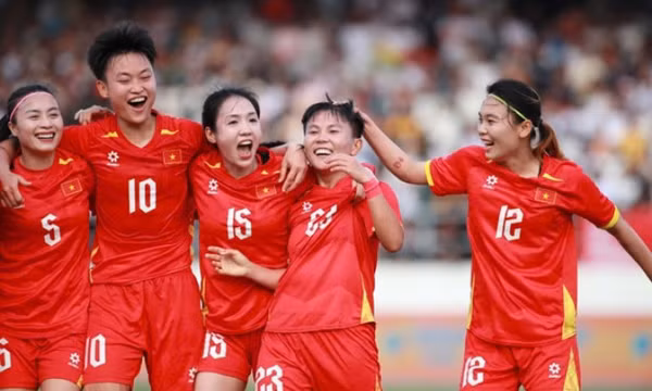 Thủ tướng chúc mừng hai đội bóng Việt Nam vào bán kết SEA Games 33