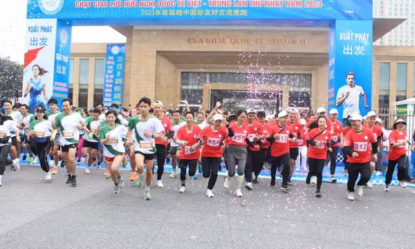 Phường Móng Cái 1: Phân luồng giao thông phục vụ chương trình Chạy giao lưu hữu nghị quốc tế Việt - Trung
