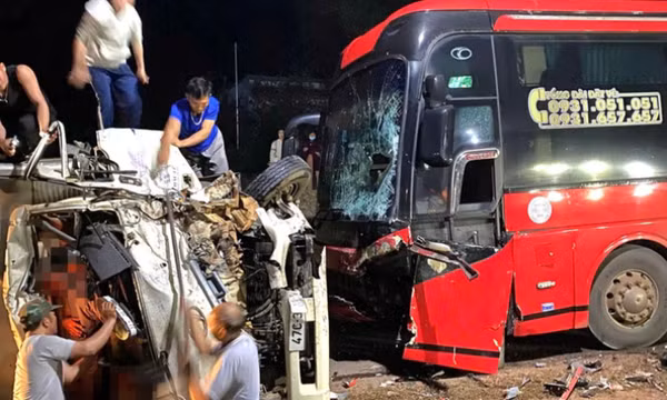 Bị xe khách lấn làn tông trực diện, vợ chồng tài xế xe tải bị thương, kẹt trong ca bin