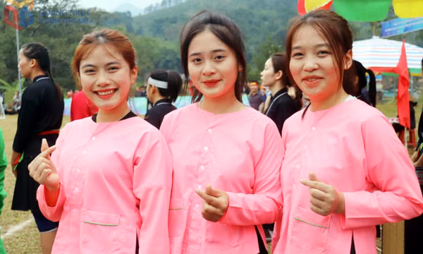 Những "bóng hồng" trổ tài trên sân cỏ
