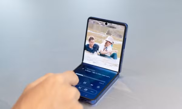 Smartphone gập có tiền đề để bứt phá trong năm 2026