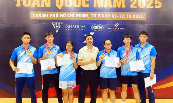 Nhà vô địch quốc gia tuổi 18
