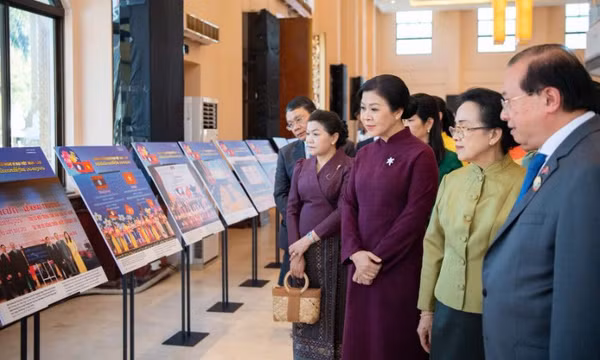 Phu nhân Tổng Bí thư Ngô Phương Ly dự khai mạc Tuần phim Việt Nam và triển lãm ảnh về quan hệ Việt Nam-Lào