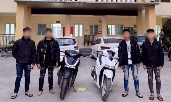 Nhóm thanh niên đi xe SH cầm dao gắn tuýp sắt truy đuổi người đi đường