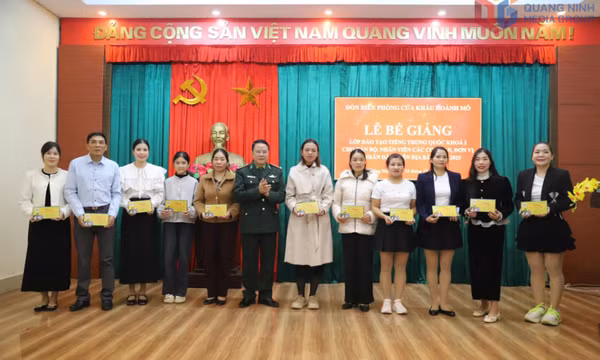 Đồn BPCK Hoành Mô bồi dưỡng tiếng Trung cho cán bộ, nhân dân trên địa bàn