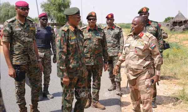 Sudan: Tướng Al Burhan nêu điều kiện xem xét đề xuất ngừng bắn - Hàng triệu người có thể đối mặt thảm họa đói