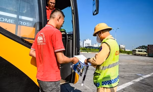 Cục Cảnh sát giao thông tổng kiểm soát xe khách trước khi vào cao tốc từ 10/12