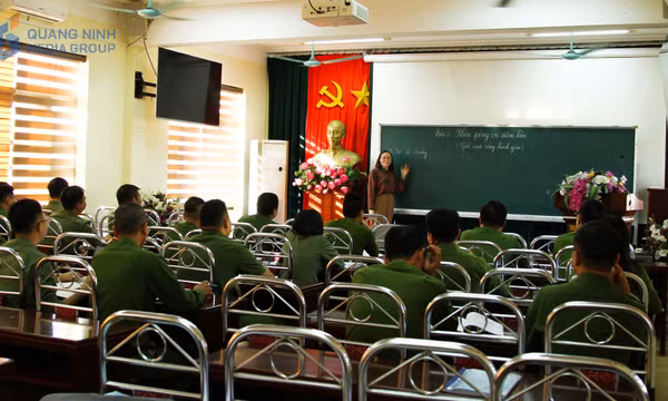 Dạy tiếng dân tộc đội ngũ cán bộ công tác ở vùng DTTS