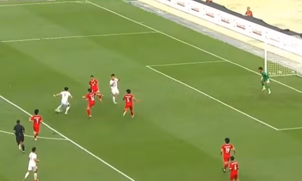 Vì sao trọng tài 'bẻ còi' bàn thắng của U22 Việt Nam?