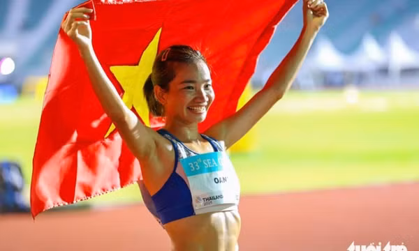 Đoạt HCV 10.000m nữ, Nguyễn Thị Oanh đạt mốc 14 HCV SEA Games