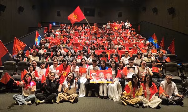 “Tổ quốc trong tim: The Concert Film” Lan tỏa mạnh mẽ tinh thần yêu nước trong các thế hệ