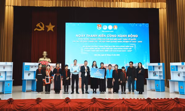 Đồng hành với thanh thiếu nhi vùng biên giới