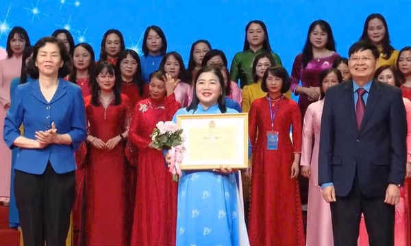 Nữ công nhân môi trường “Giỏi việc nước, đảm việc nhà”