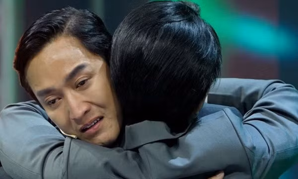 Lý do nam diễn viên Mưa đỏ ôm ca sĩ Phạm Quỳnh Anh khóc