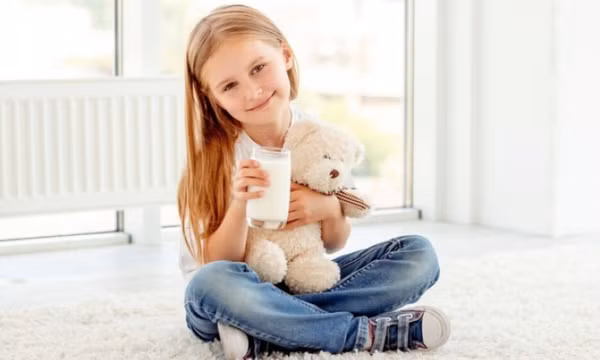 Uống sữa buổi tối sai cách: Tưởng giúp con cao lớn nhưng lại là sai lầm số 1 gây hại răng