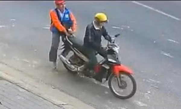 Bắt nhanh nghi phạm cướp giật vé số ở phường Kon Tum nhờ video lan truyền trên mạng