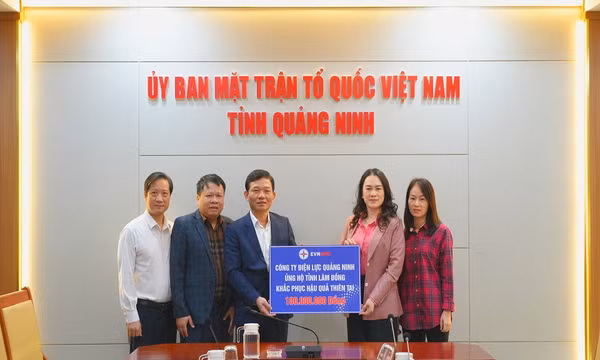 Công ty Điện lực Quảng Ninh trao tặng 100 triệu đồng hỗ trợ tỉnh Lâm Đồng khắc phục hậu quả do mưa lũ