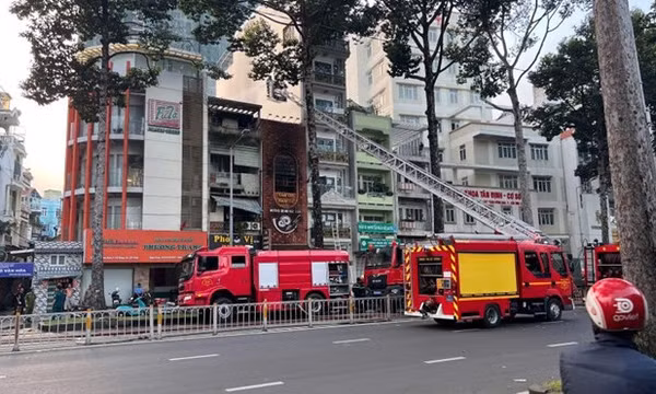 Cháy lớn tại quán ăn ở trung tâm TPHCM, 4 người tử vong, 1 bé trai được giải cứu kịp thời