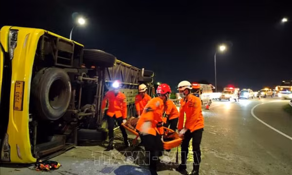 Tai nạn xe khách nghiêm trọng tại Indonesia