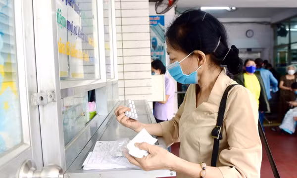 Người bệnh phản ảnh không được kê đơn thuốc 2-3 tháng/lần, Bộ Y tế nói gì?