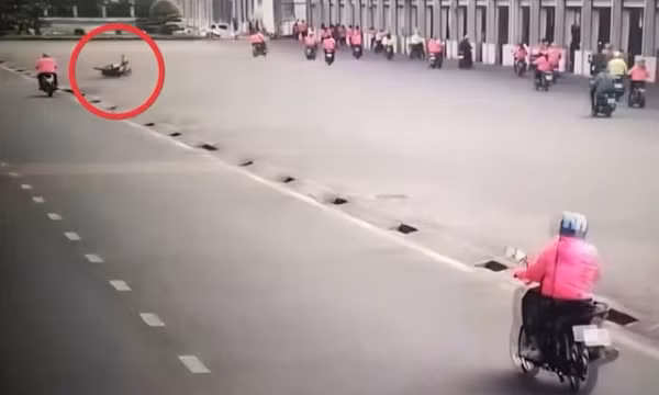 Nữ công nhân tại Ninh Bình bị ngã xe máy trong công ty dẫn đến tử vong