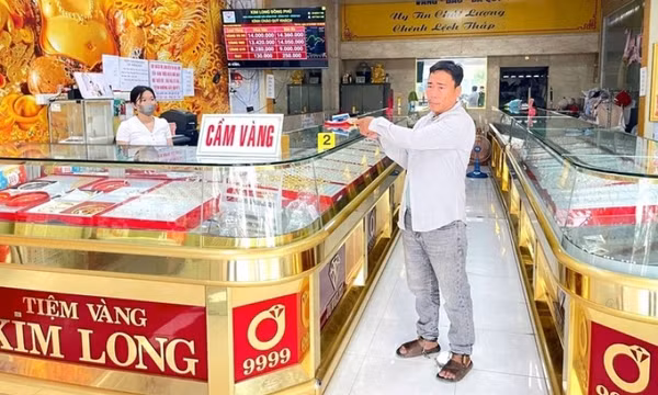 Mang vàng giả đến tiệm vàng cầm cố, lừa đảo cả trăm triệu đồng