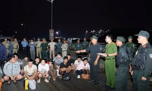 Phá đường dây lừa đảo trên mạng hơn 7.500 tỉ, bắt 20 người ở khu Tam Thái Tử Campuchia