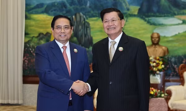 Việt Nam trước sau như một, luôn dành ưu tiên cao nhất cho quan hệ đặc biệt với Lào