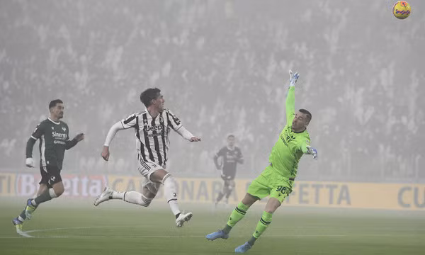 Vlahovic giúp Juventus vào top 4
