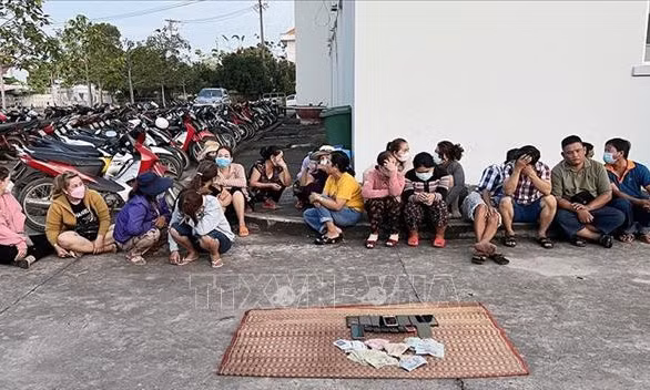An Giang: Triệt phá sòng bạc, thu giữ hàng trăm triệu đồng