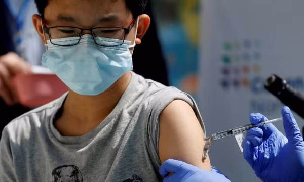 Chuyên gia y tế: Nên tiêm vaccine phòng COVID-19 cho trẻ 5-11 tuổi