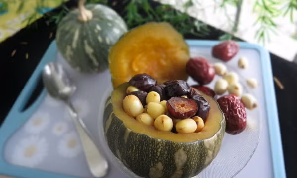 Bí đỏ chưng táo, sen - bồi bổ hậu Covid